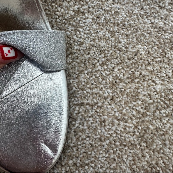 Silver Women's Heels, Dress Up Heels, Size 8 - Picture 3 of 8